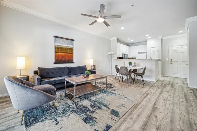 $3,130 | 2400 McCue Road, Unit 344, Houston, TX 77056