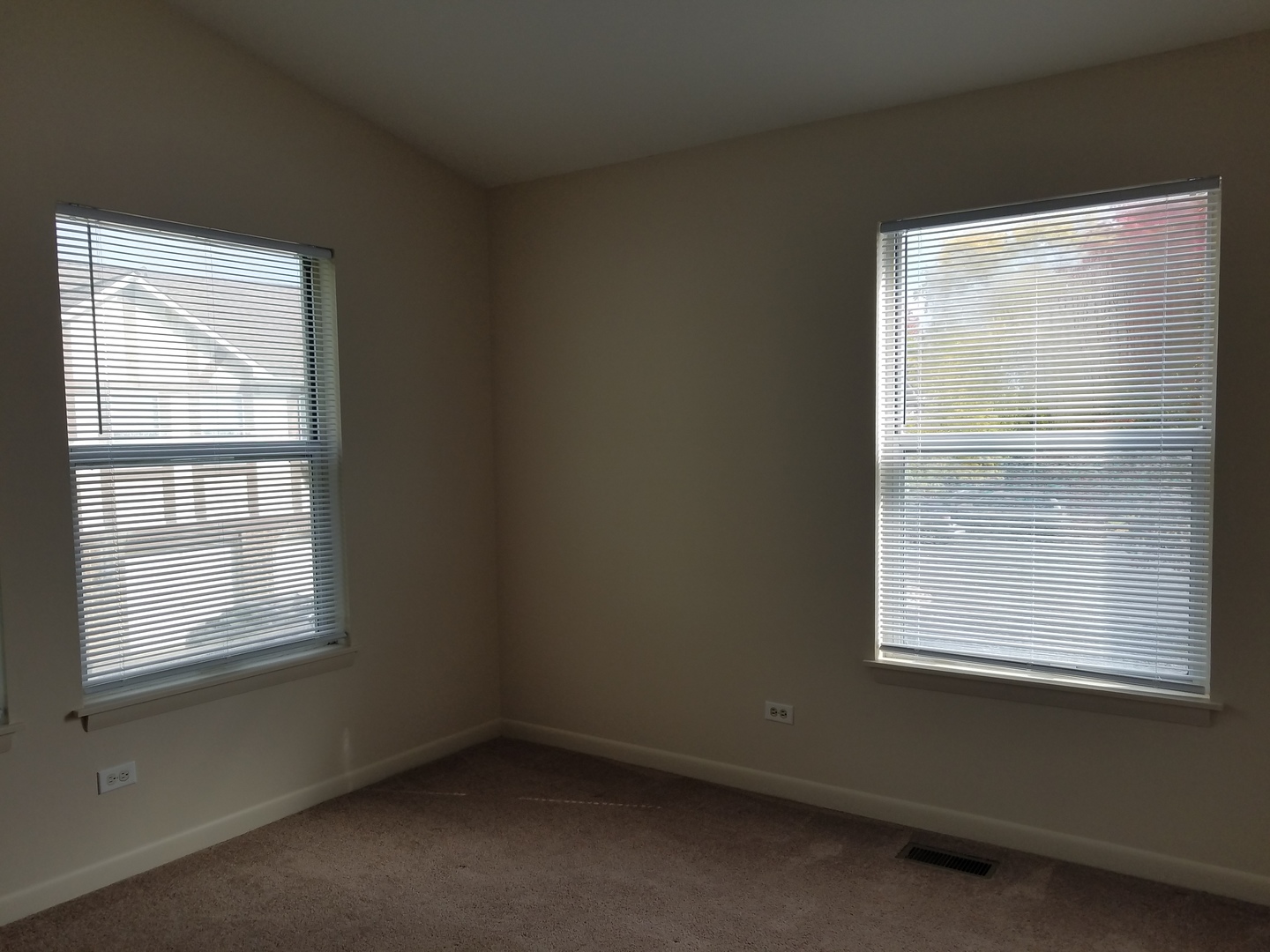 146 West Golf Road, Unit C Libertyville, IL 60048 - Photo 18 of 24 an empty room with a window