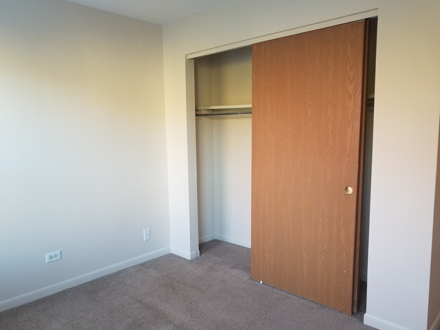 146 West Golf Road, Unit C Libertyville, IL 60048 - Photo 21 of 24 a view of an empty room