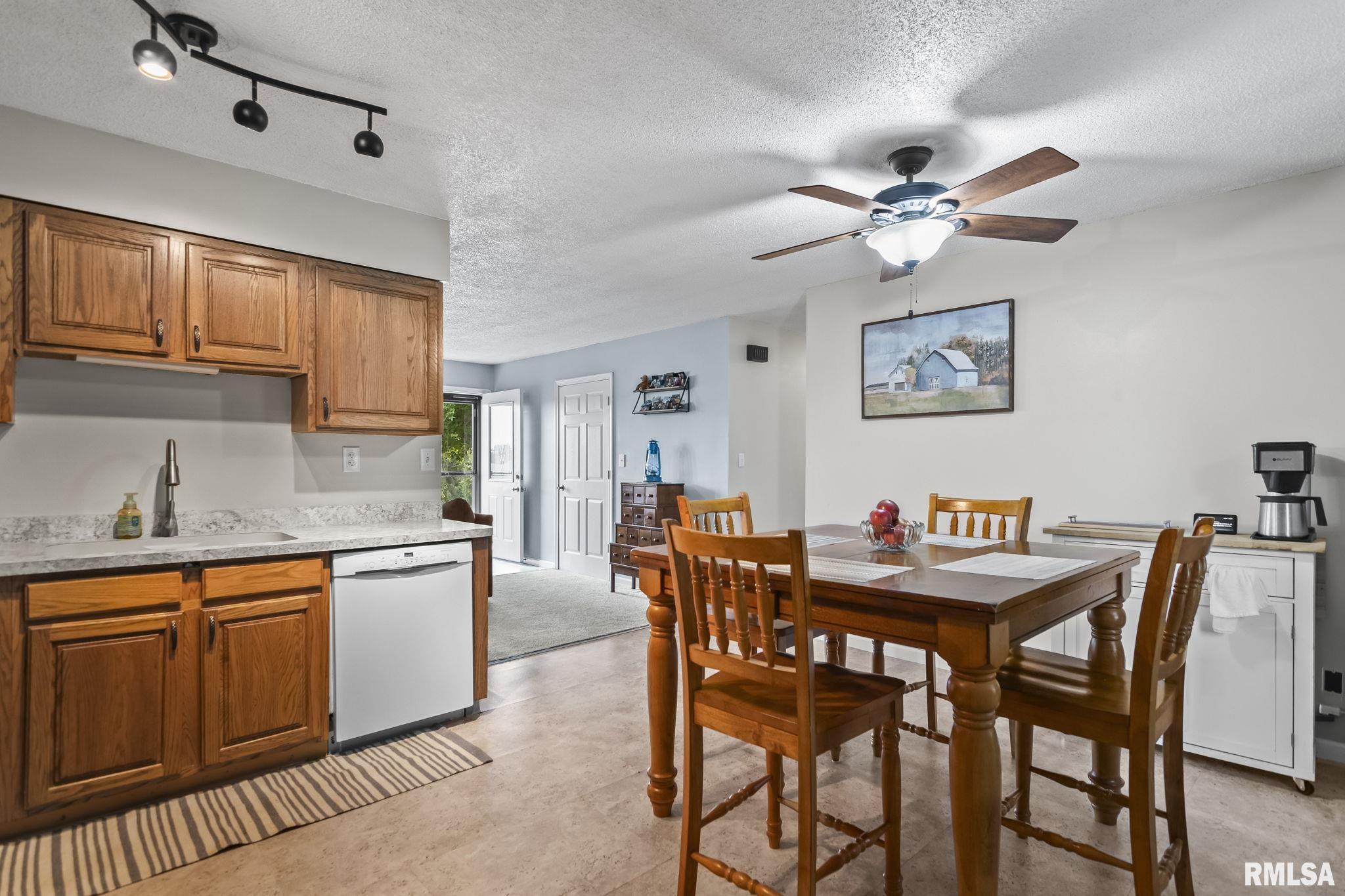 1687 New Salem Church Road New Berlin, IL 62670 - Photo 11 of 32