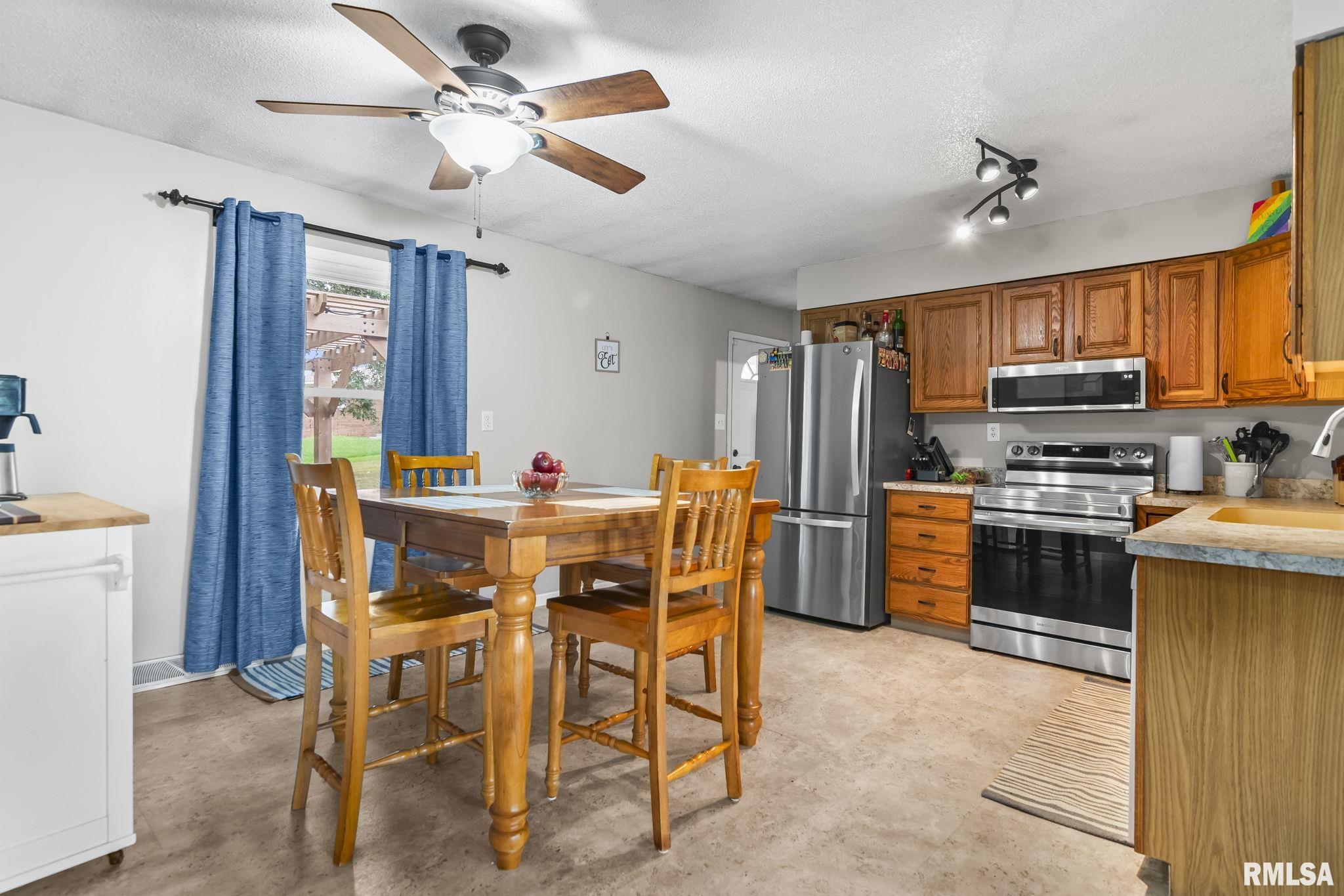 1687 New Salem Church Road New Berlin, IL 62670 - Photo 12 of 32