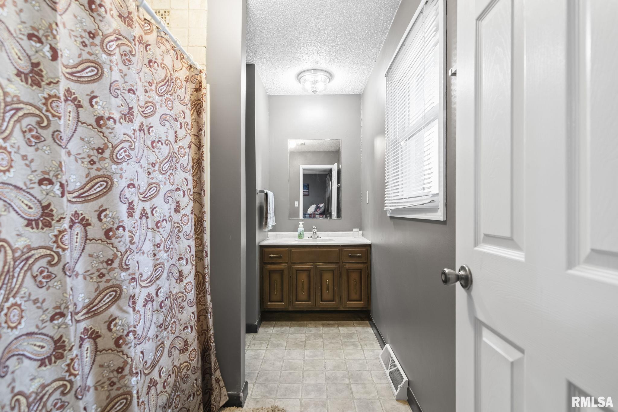 1687 New Salem Church Road New Berlin, IL 62670 - Photo 17 of 32