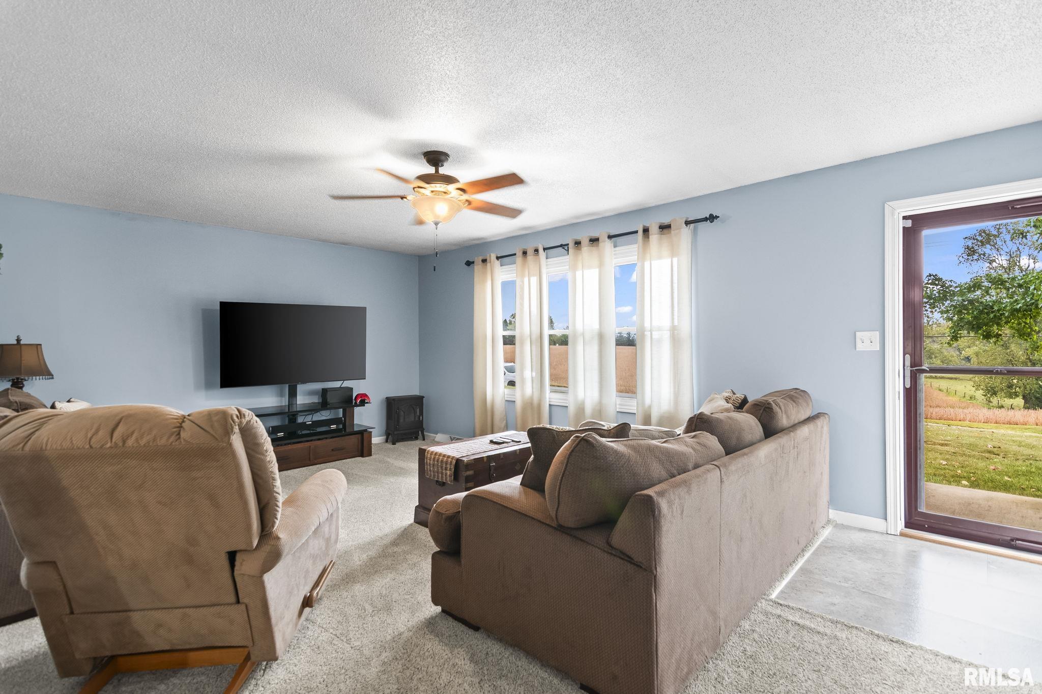 1687 New Salem Church Road New Berlin, IL 62670 - Photo 4 of 32