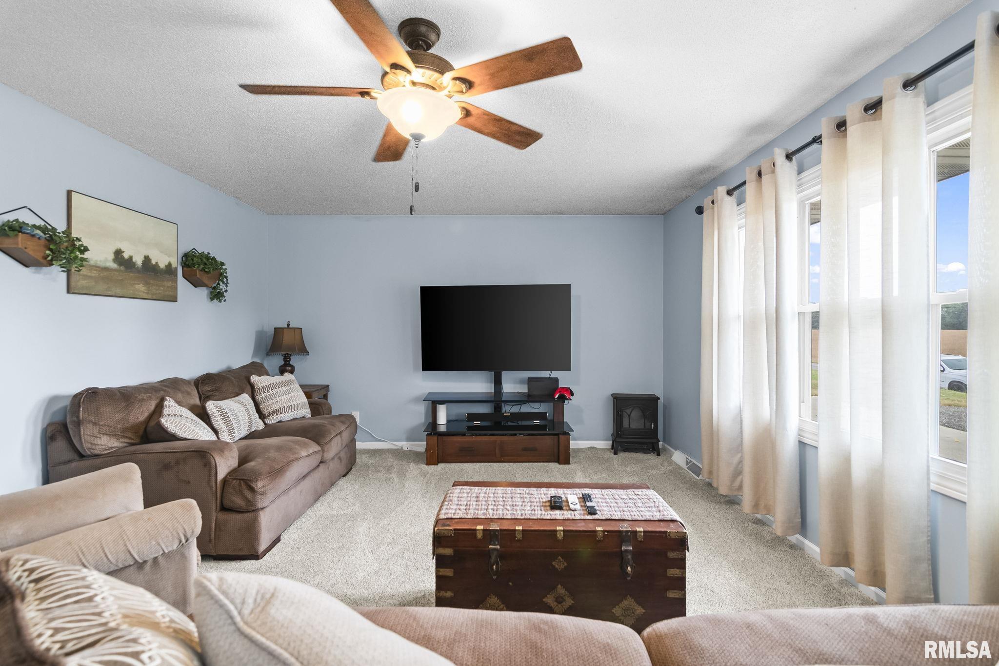 1687 New Salem Church Road New Berlin, IL 62670 - Photo 7 of 32