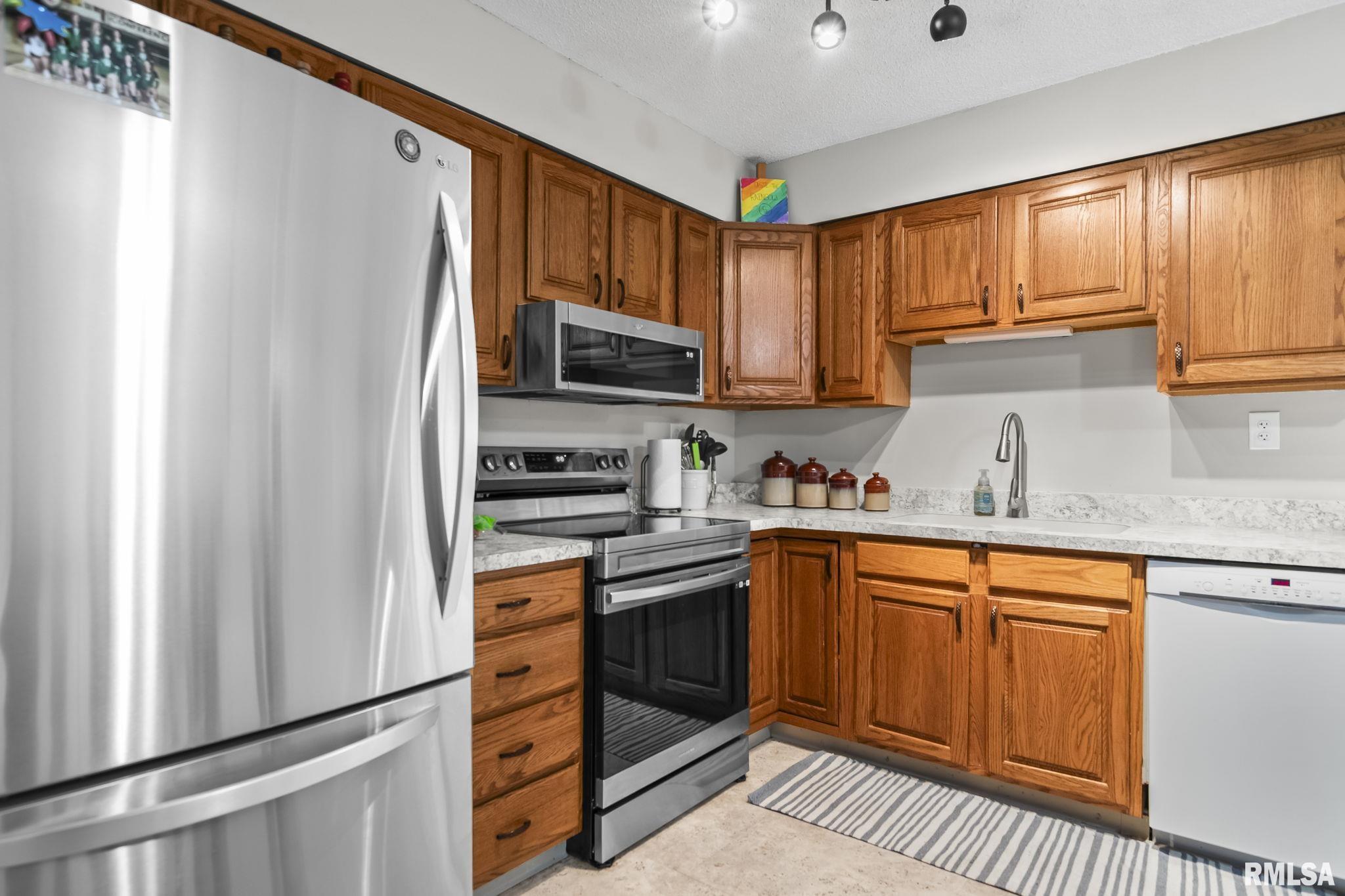 1687 New Salem Church Road New Berlin, IL 62670 - Photo 8 of 32