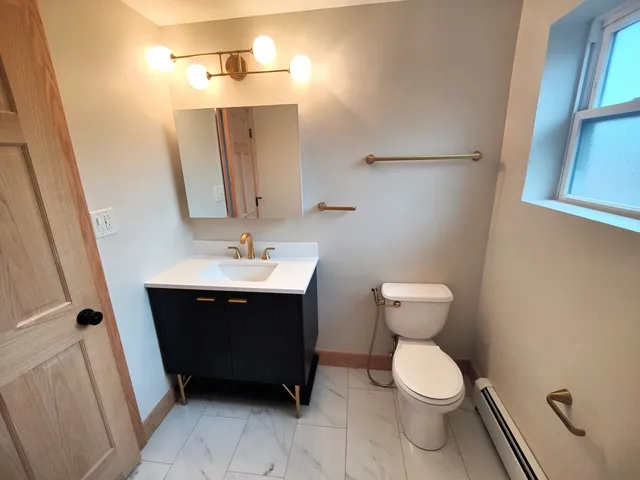 $2,000 | 6048 West 79th Street, Unit 3, Burbank, IL 60459