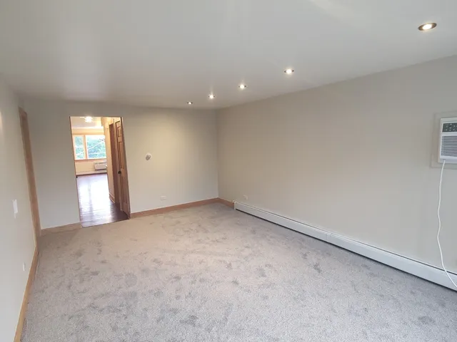 $2,000 | 6048 West 79th Street, Unit 3, Burbank, IL 60459