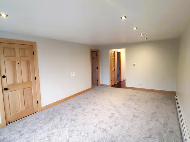 $2,000 | 6048 West 79th Street, Unit 3, Burbank, IL 60459