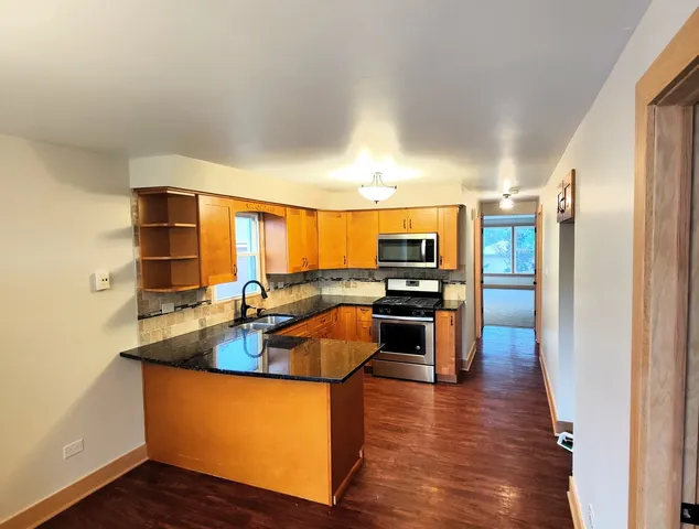 $2,000 | 6048 West 79th Street, Unit 3, Burbank, IL 60459
