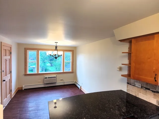 $2,000 | 6048 West 79th Street, Unit 3, Burbank, IL 60459