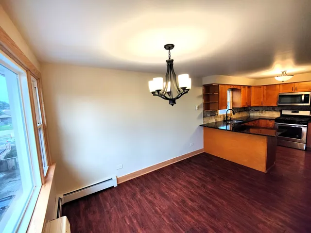 $2,000 | 6048 West 79th Street, Unit 3, Burbank, IL 60459