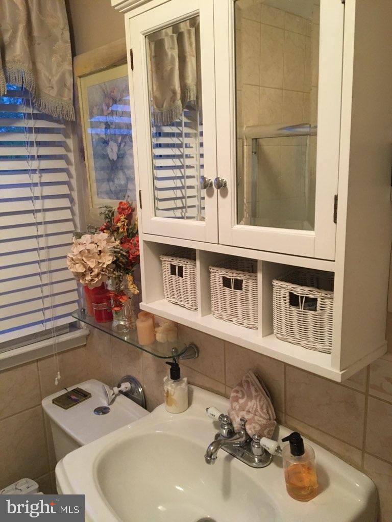 1918 Hillenwood Road Baltimore, MD 21239 - Photo 23 of 41 Main Bathroom