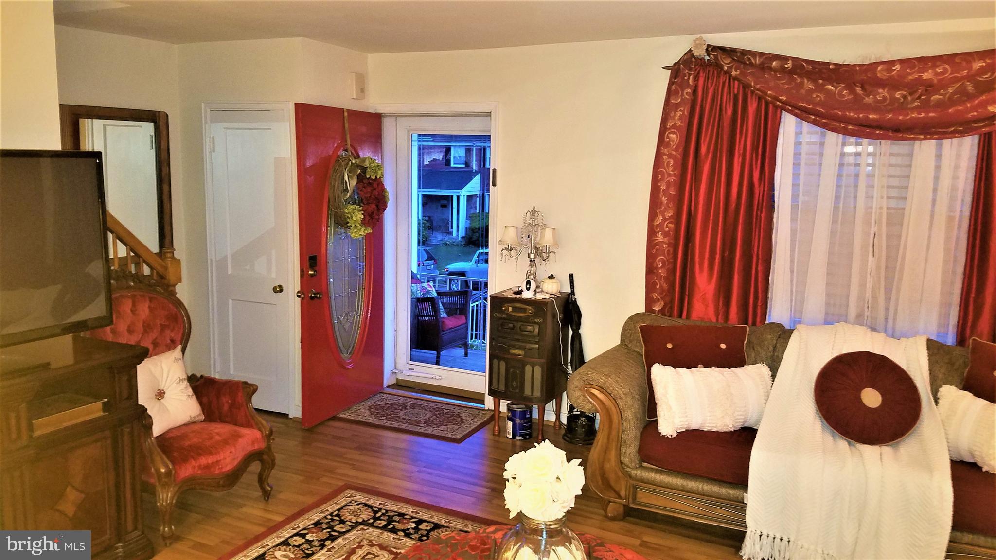 1918 Hillenwood Road Baltimore, MD 21239 - Photo 6 of 41 Living room