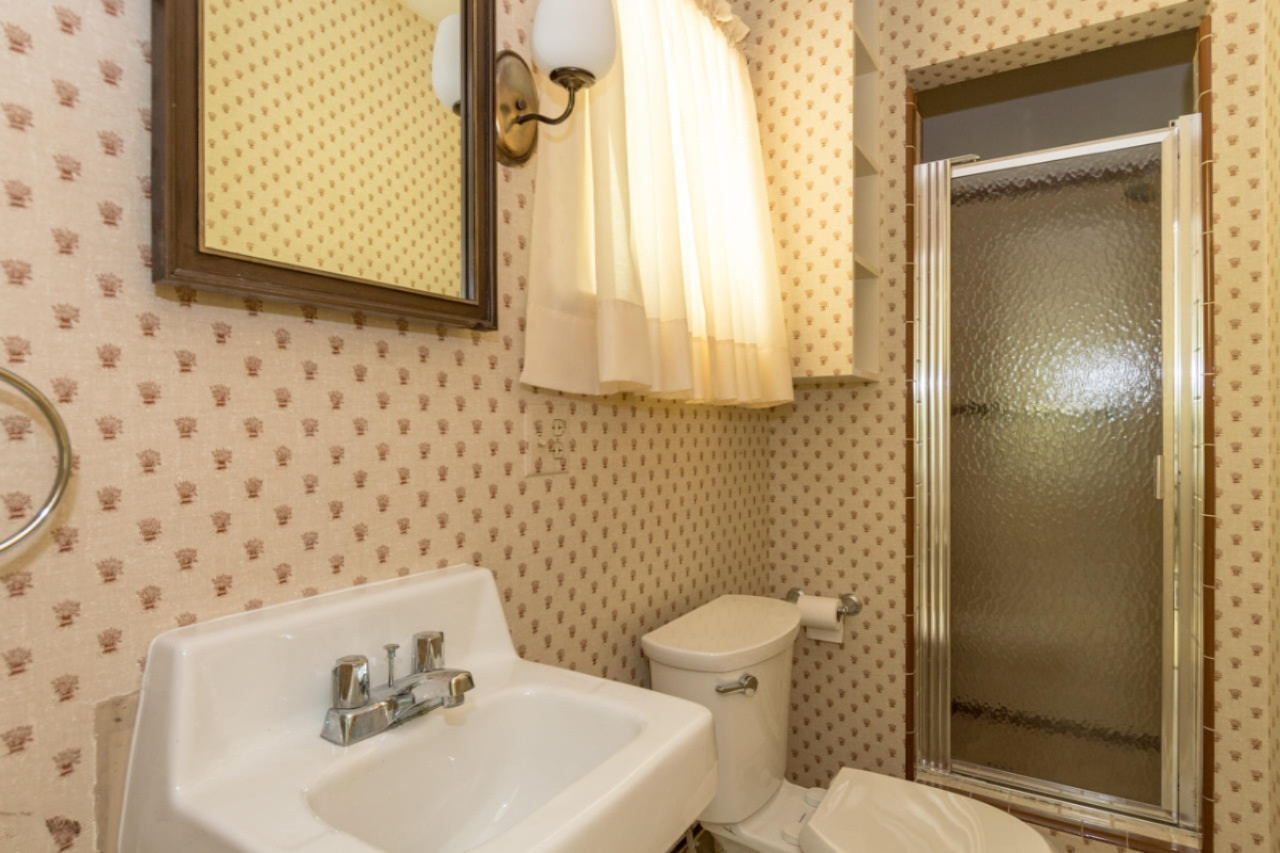 1111 Whites Road Kalamazoo, MI 49008 - Photo 8 of 25 Whites-6