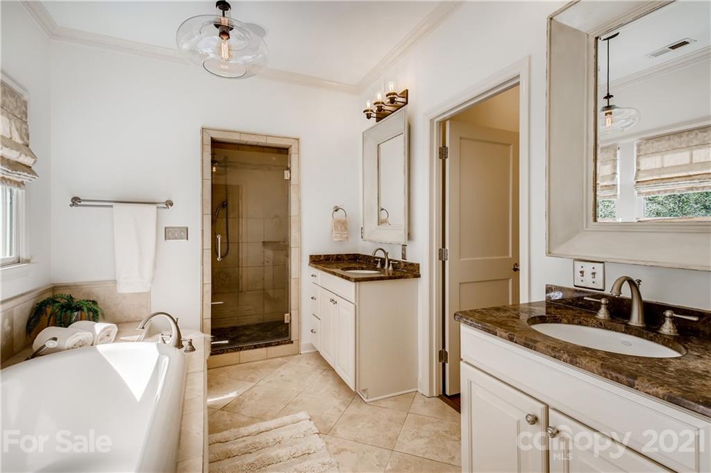 3929 Glenfall Avenue Charlotte, NC 28210 - Photo 18 of 30 a kitchen with a sink stove and refrigerator