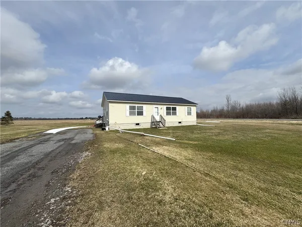 $1,400 | 17575 County Route 63, Adams Center, NY 13606