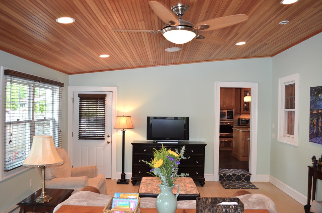 425 Trafton Road Springfield, MA 01108 - Photo 7 of 28 a living room with furniture and a flat screen tv