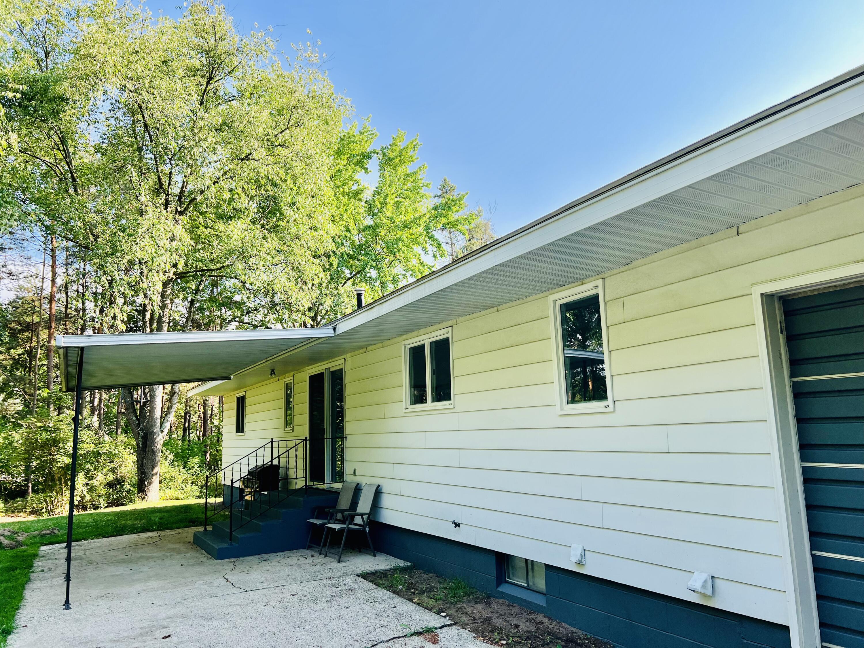 3906 South Dangl Road Muskegon, MI 49444 - Photo 11 of 38 back porch