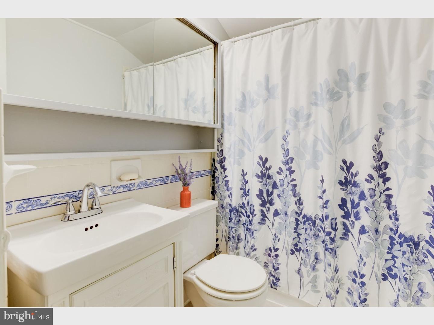 20 Cameo Road Levittown, PA 19057 - Photo 15 of 24 Bathroom