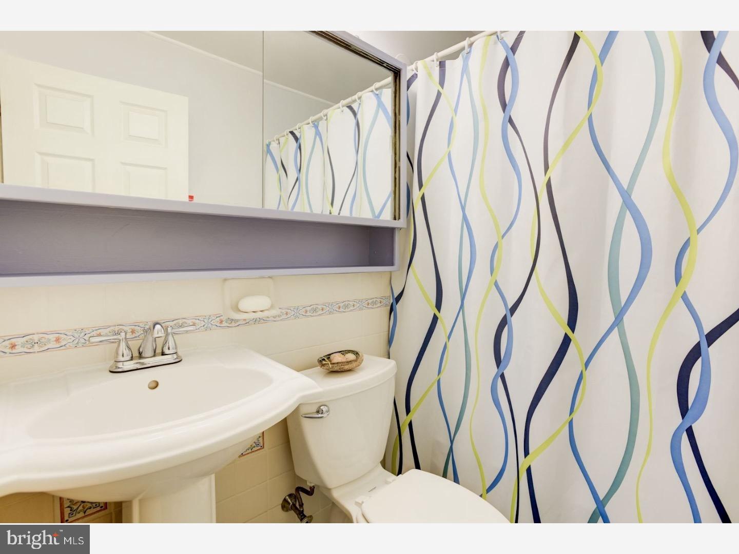 20 Cameo Road Levittown, PA 19057 - Photo 20 of 24 Bathroom
