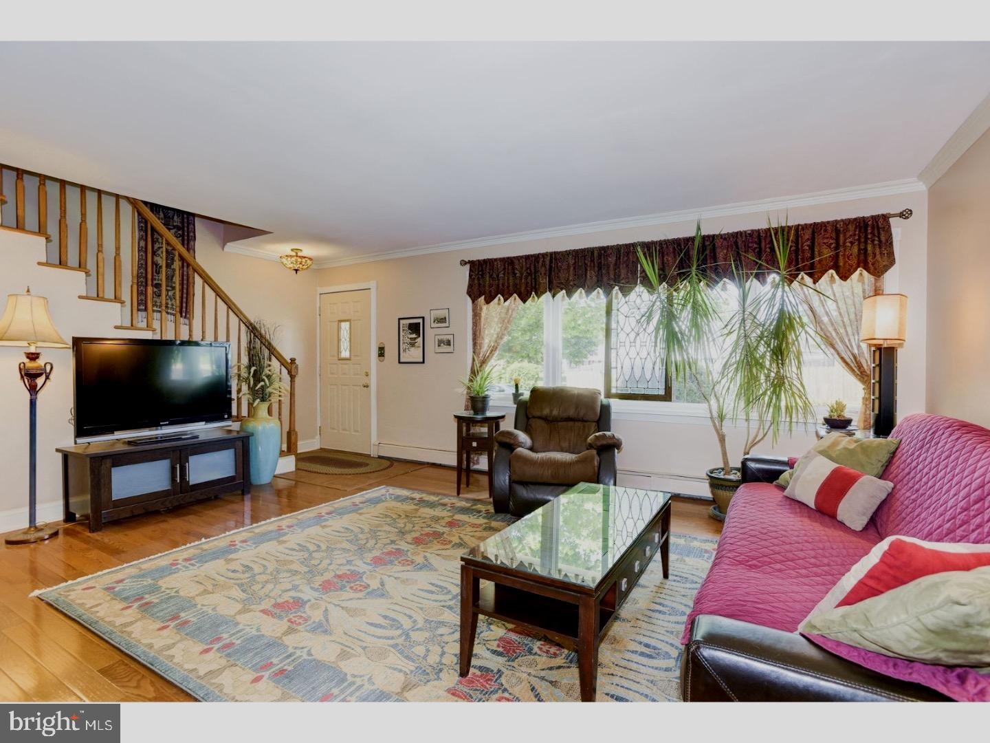 20 Cameo Road Levittown, PA 19057 - Photo 4 of 24 Living Room