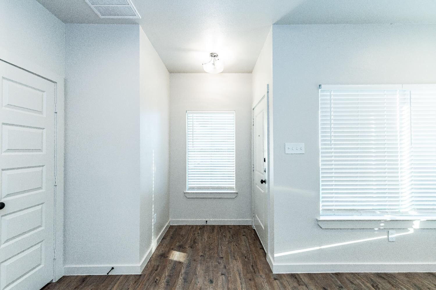 1018 North 7th Street Wolfforth, TX 79382 - Photo 2 of 14 20241219230411593752000000-o