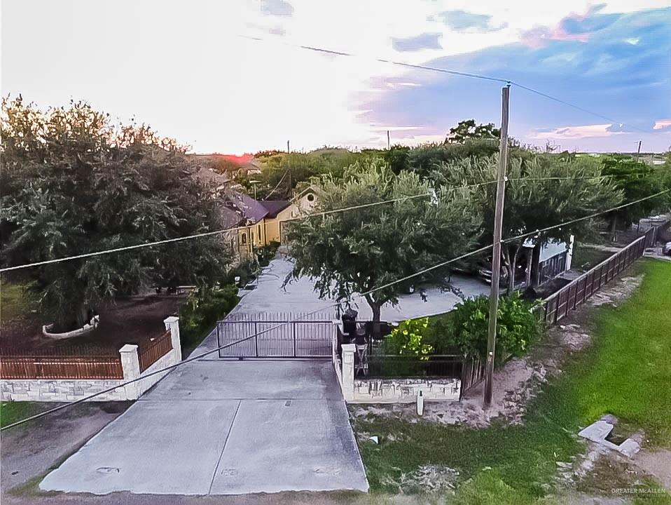 4701 Russell Circle Mission, TX 78574 - Photo 32 of 41 Surrounding community with a gate