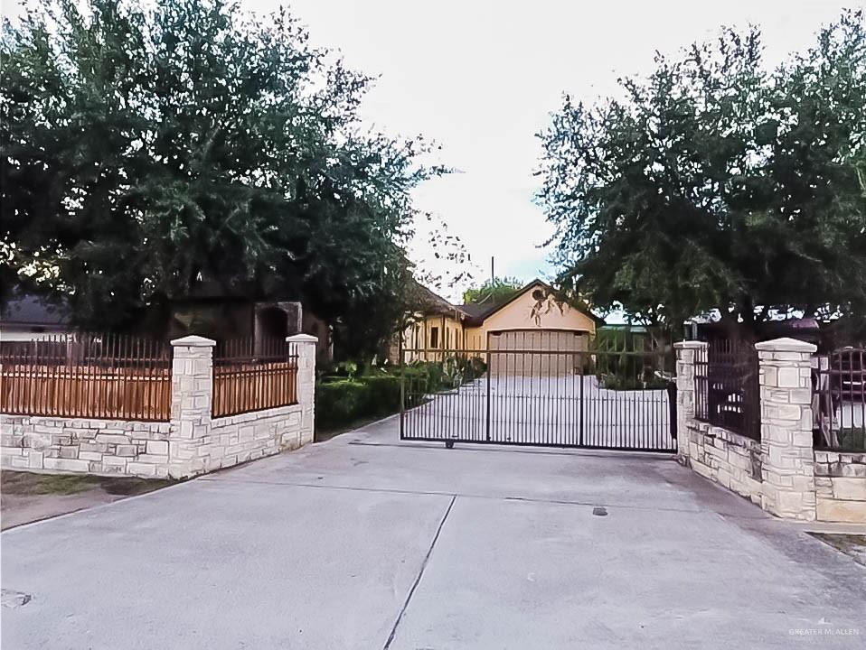 4701 Russell Circle Mission, TX 78574 - Photo 36 of 41 Gate with a patio