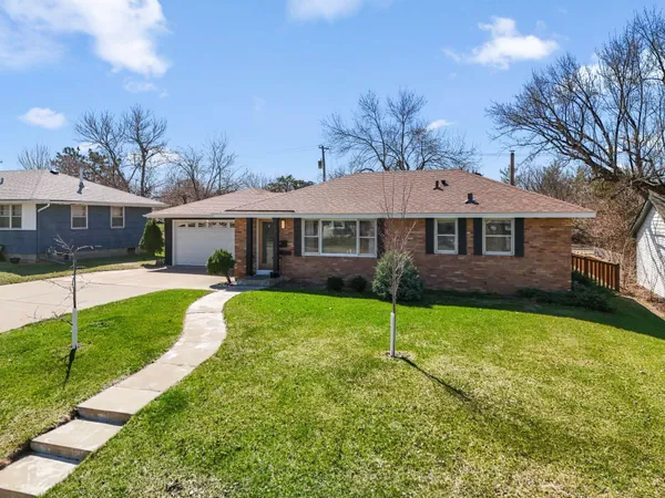 $350,000 | 520 57th Avenue Northeast, Fridley, MN 55432