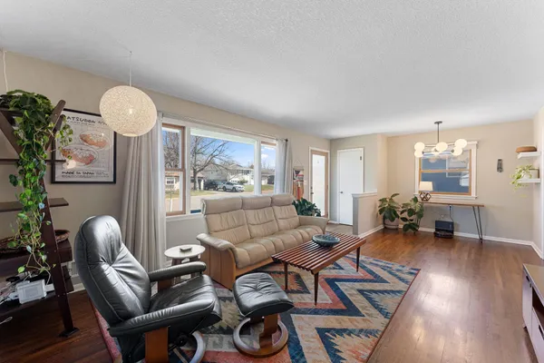 $350,000 | 520 57th Avenue Northeast, Fridley, MN 55432