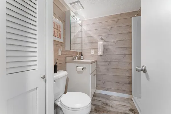 $350,000 | 520 57th Avenue Northeast, Fridley, MN 55432