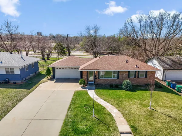 $350,000 | 520 57th Avenue Northeast, Fridley, MN 55432