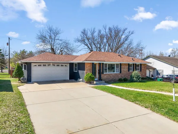 $350,000 | 520 57th Avenue Northeast, Fridley, MN 55432