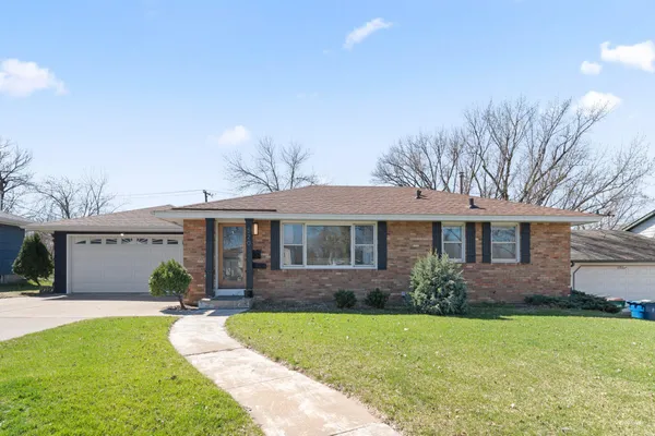 $350,000 | 520 57th Avenue Northeast, Fridley, MN 55432