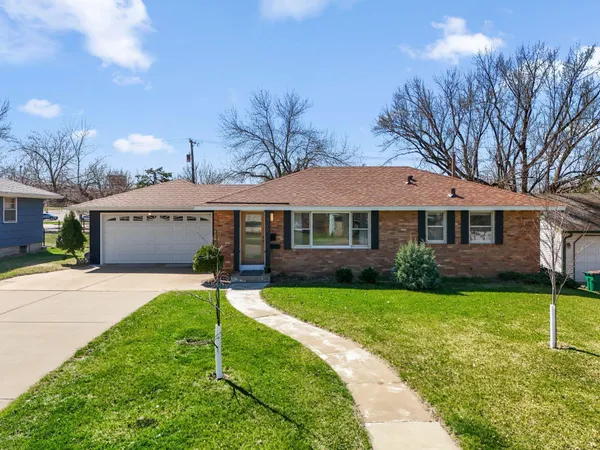 $350,000 | 520 57th Avenue Northeast, Fridley, MN 55432