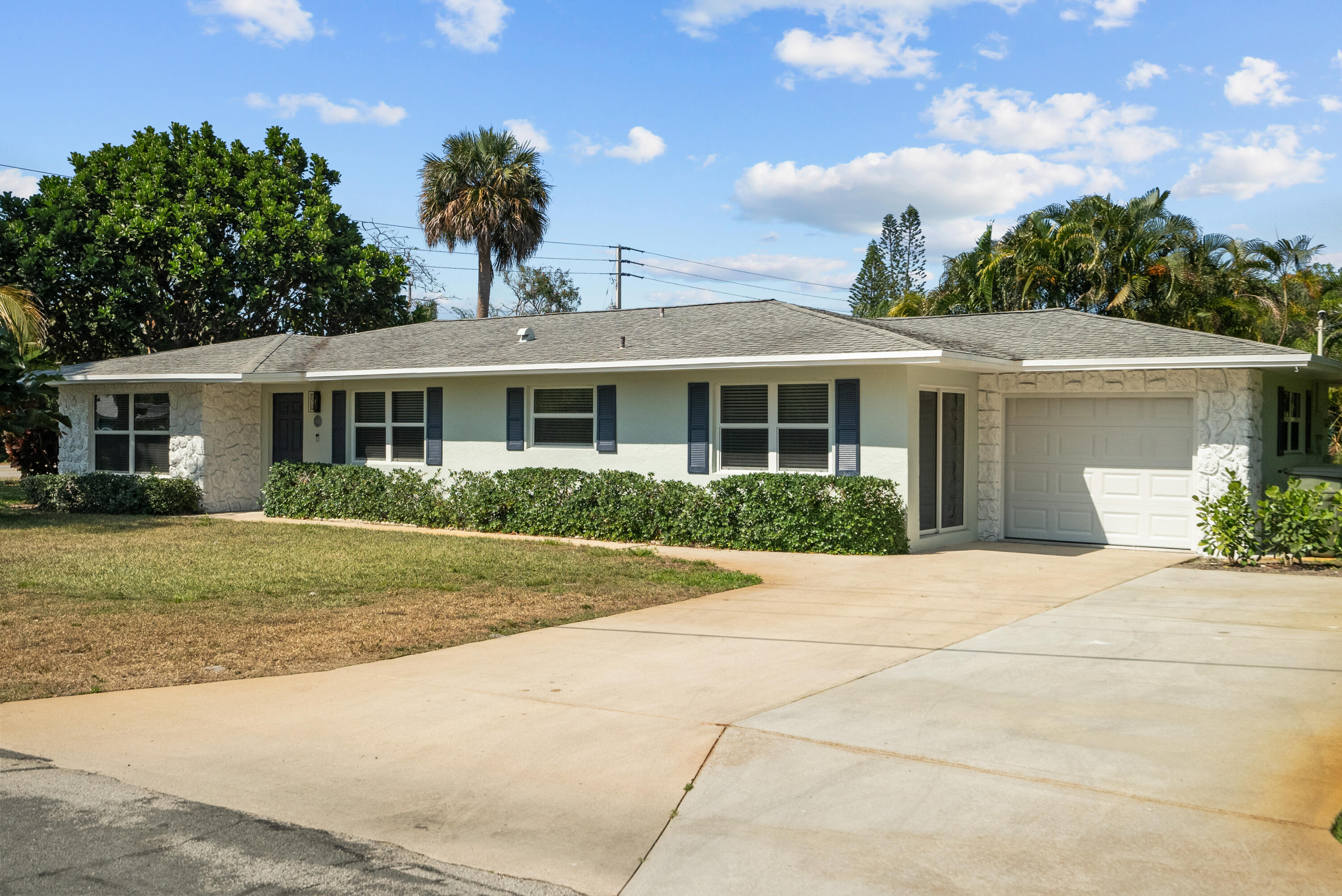 381 Southeast Edgewood Drive Stuart, FL 34996 - Photo 16 of 19 DSC00783