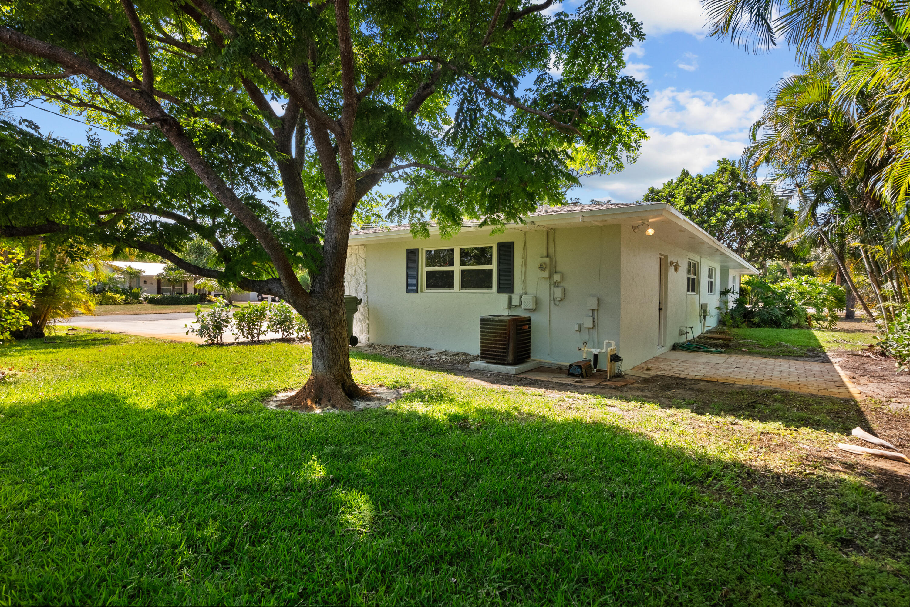 381 Southeast Edgewood Drive Stuart, FL 34996 - Photo 17 of 19 DSC00788