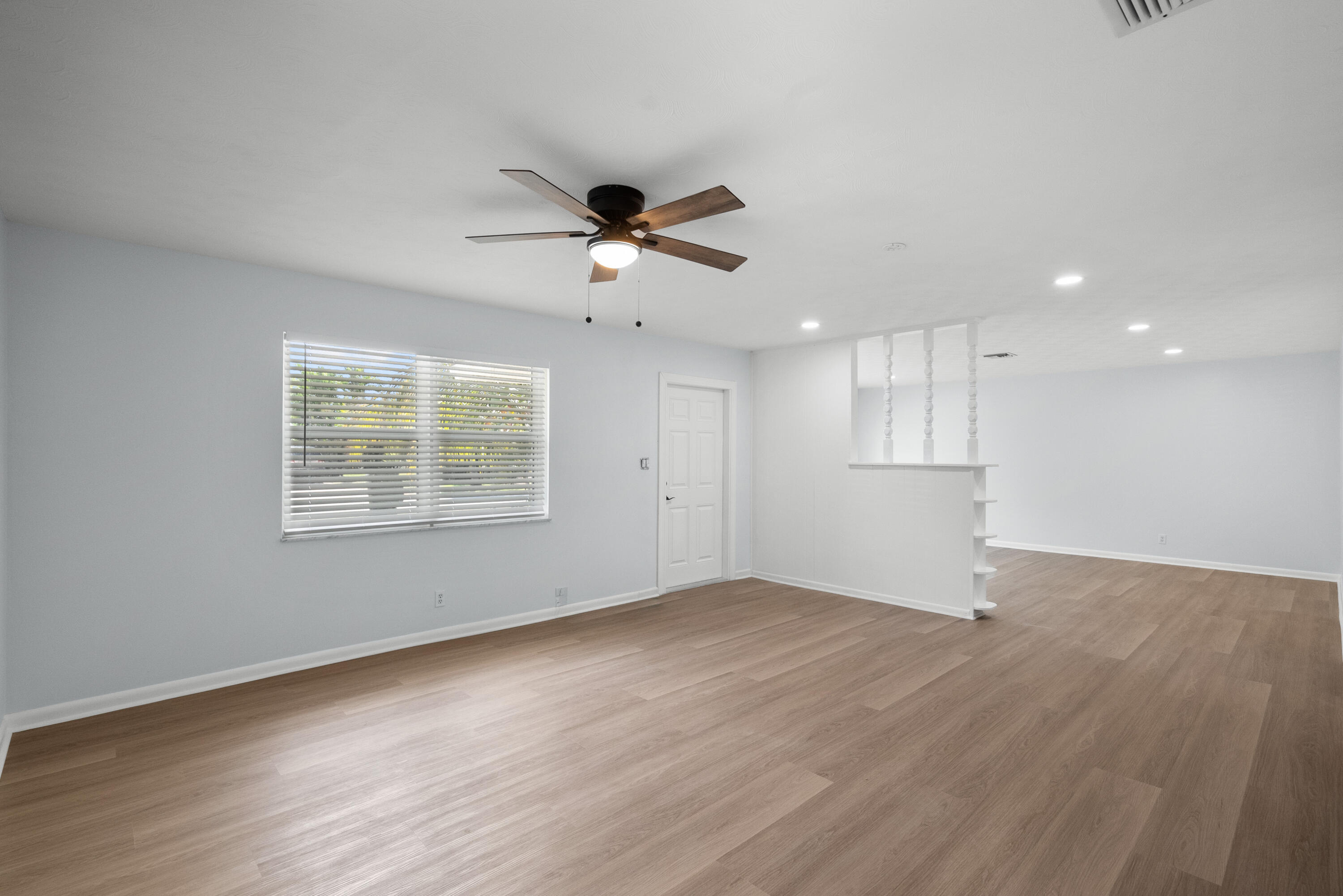 381 Southeast Edgewood Drive Stuart, FL 34996 - Photo 3 of 19 DSC00675