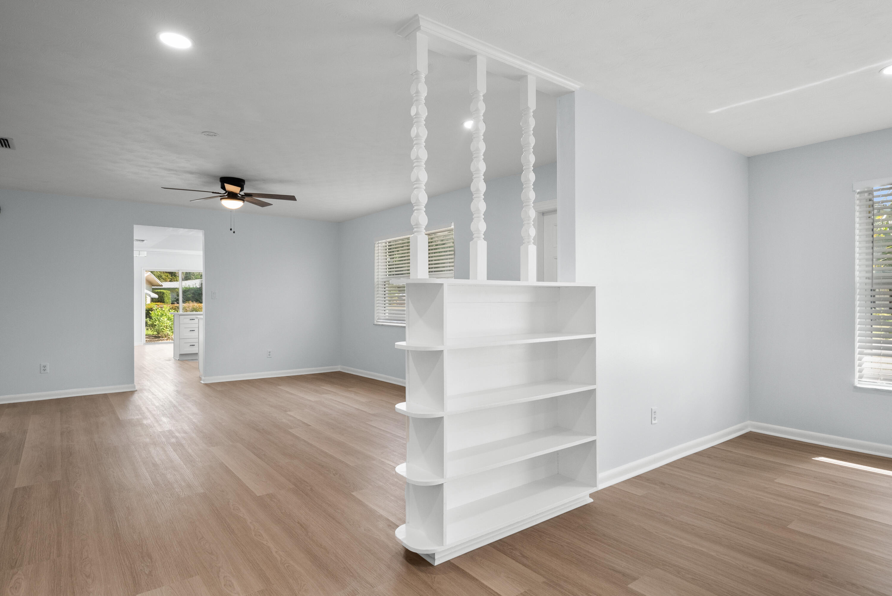 381 Southeast Edgewood Drive Stuart, FL 34996 - Photo 4 of 19 DSC00680