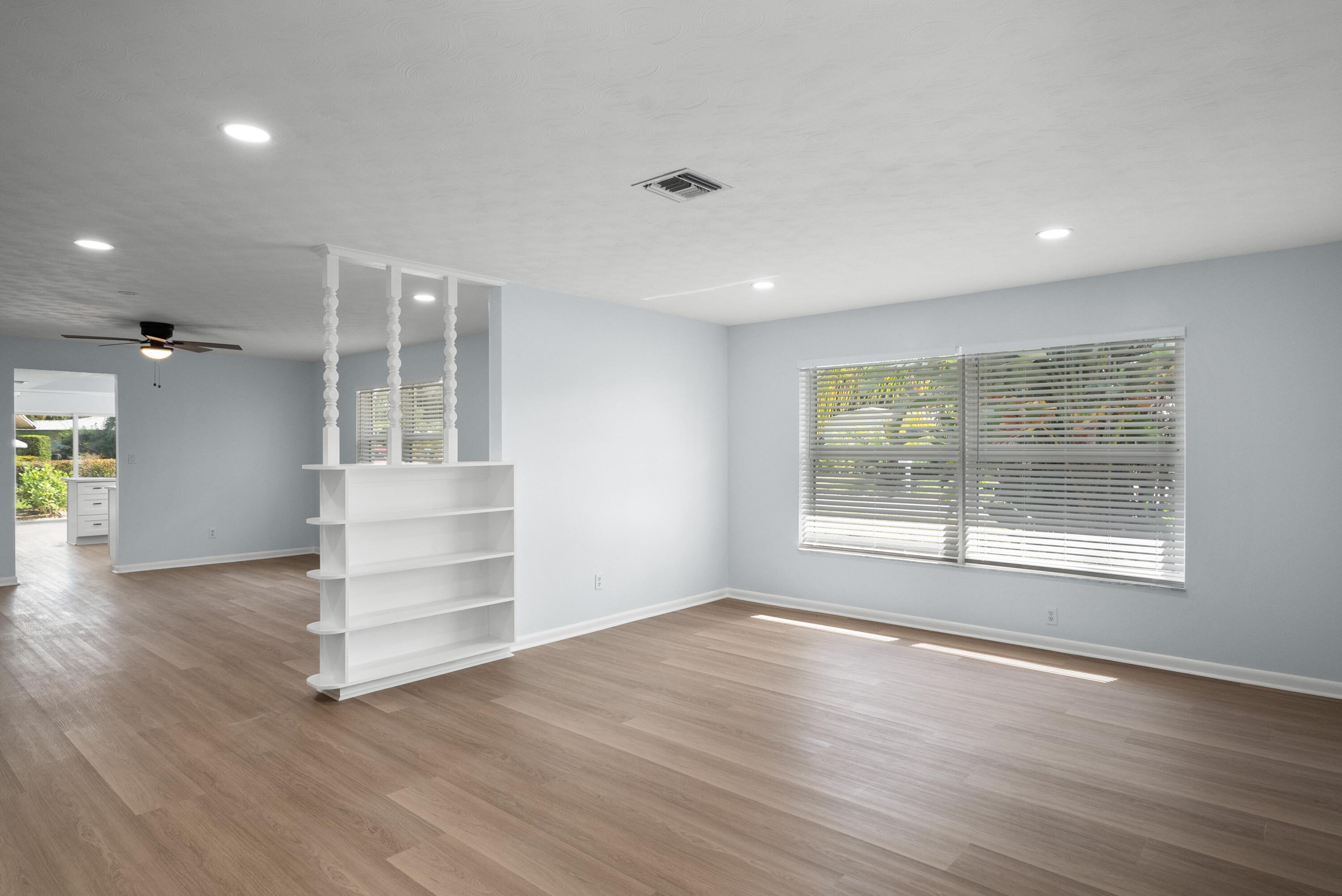 381 Southeast Edgewood Drive Stuart, FL 34996 - Photo 5 of 19 DSC00695