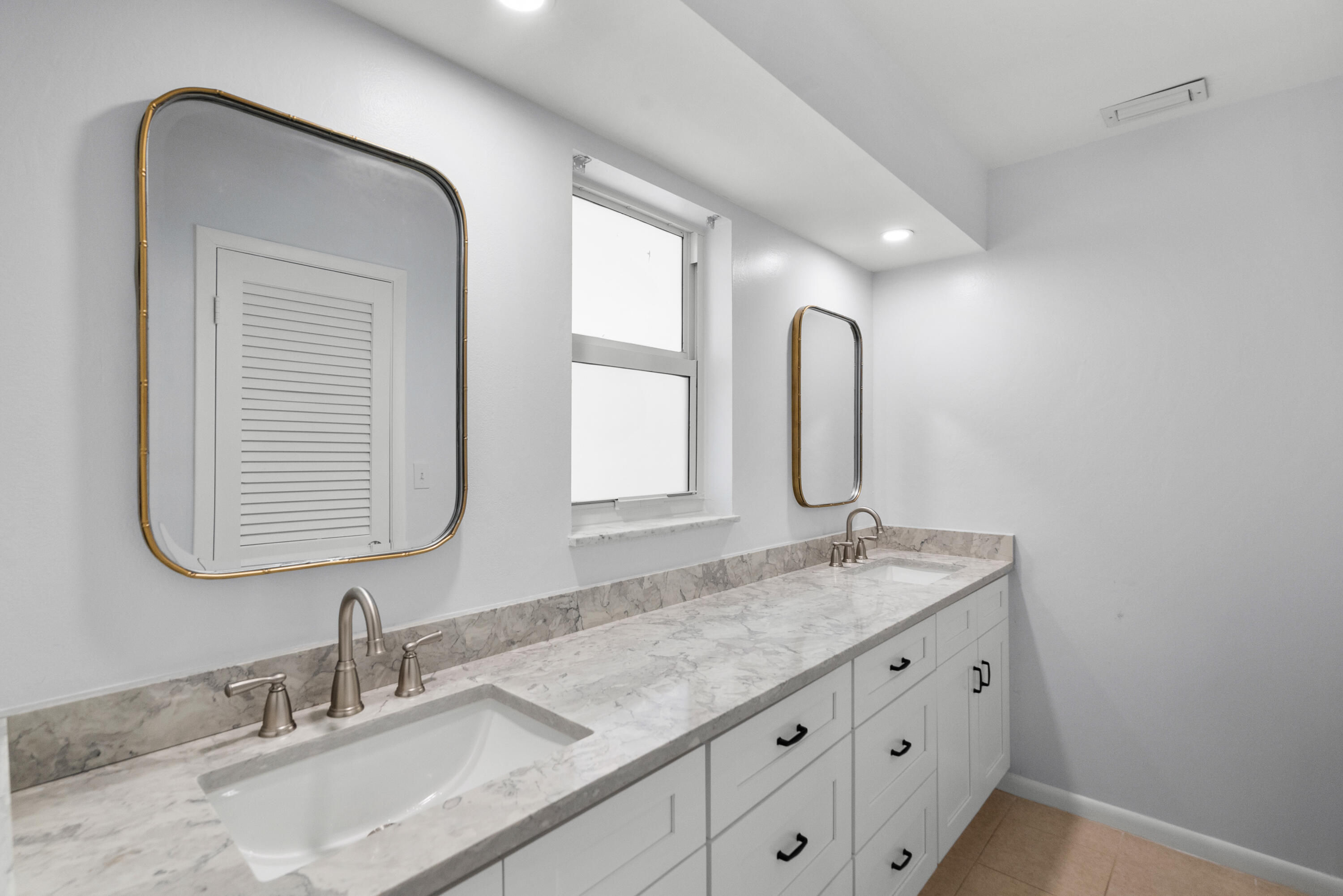 381 Southeast Edgewood Drive Stuart, FL 34996 - Photo 7 of 19 DSC00710