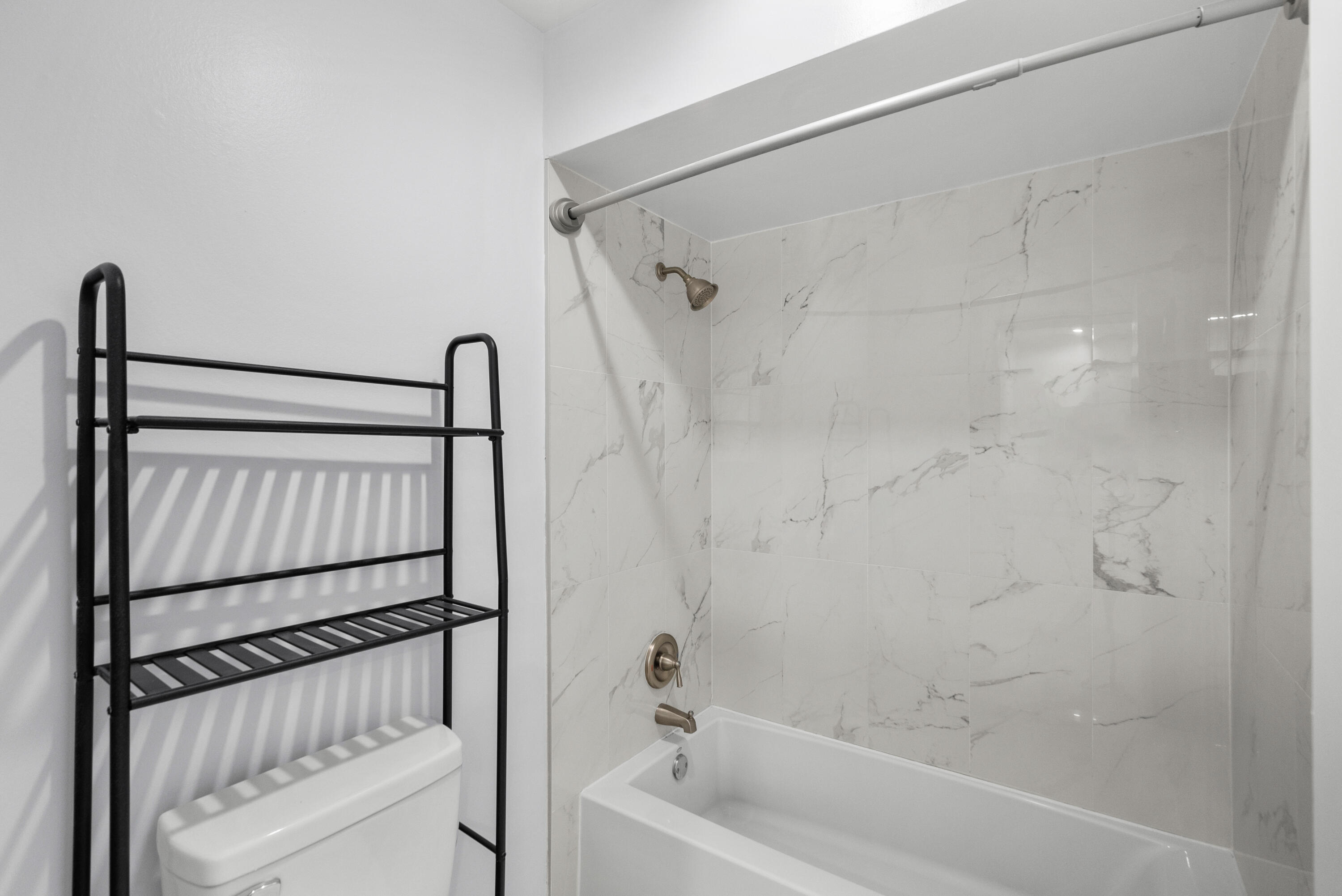 381 Southeast Edgewood Drive Stuart, FL 34996 - Photo 8 of 19 DSC00715