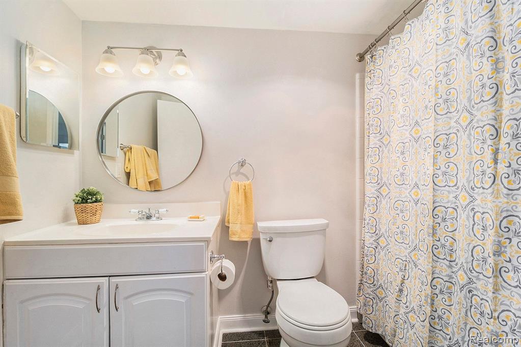 30022 West 12 Mile Road, Unit 2 Farmington Hills, MI 48334 - Photo 11 of 15