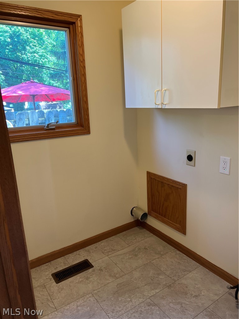 144 Lee Road Berea, OH 44017 - Photo 27 of 33 Laundry room