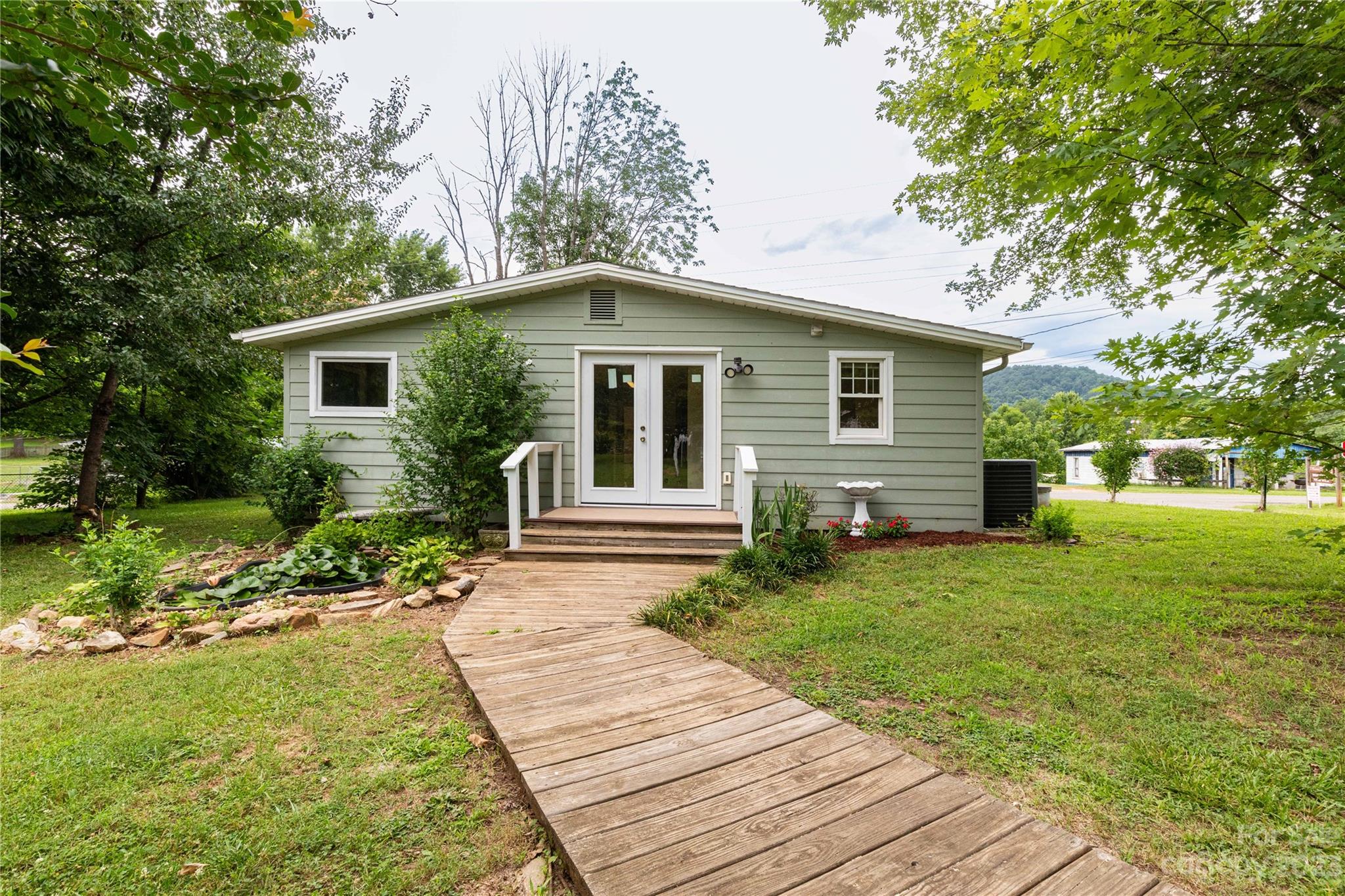 558 Jacktown Road Marion, NC 28752 - Photo 1 of 26 a front view of a house with a yard