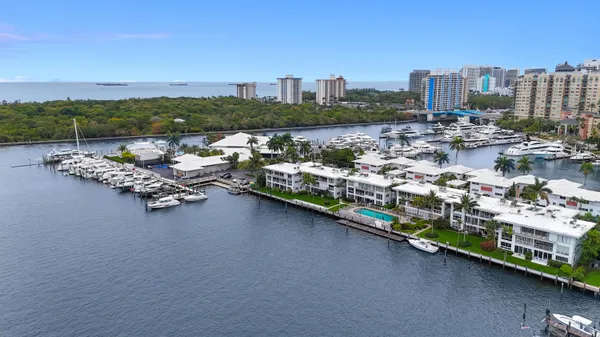 $525,000 | 2717 Yacht Club Boulevard, Unit PH 5E, Fort Lauderdale, FL 33304