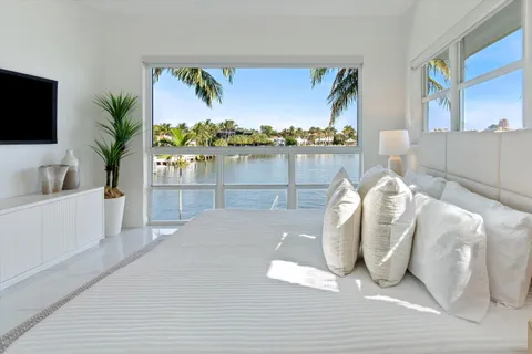 $525,000 | 2717 Yacht Club Boulevard, Unit PH 5E, Fort Lauderdale, FL 33304