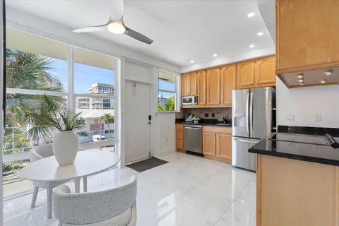 $525,000 | 2717 Yacht Club Boulevard, Unit PH 5E, Fort Lauderdale, FL 33304