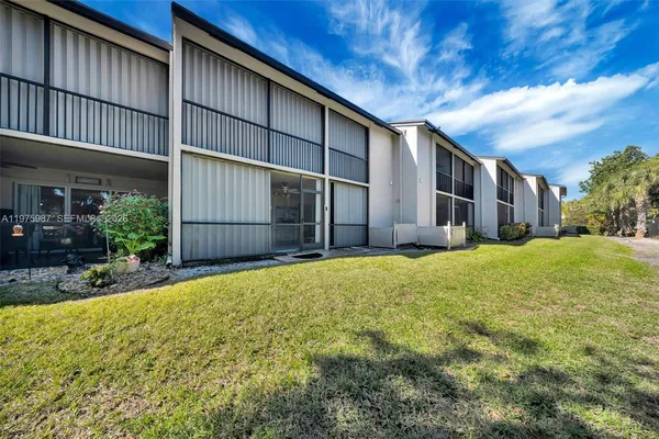 a view of a house with backyard and garden