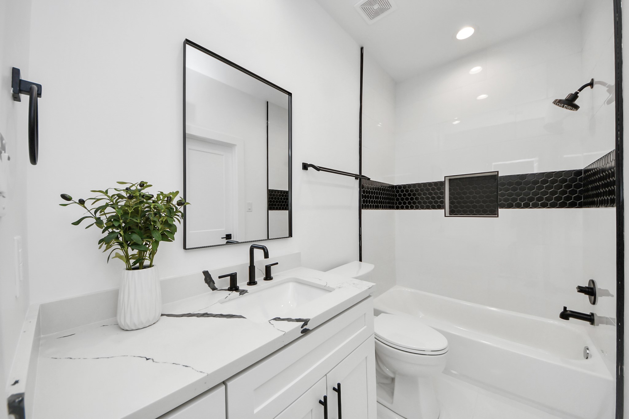 5029 Broom Street, Unit C Houston, TX 77092 - Photo 14 of 19